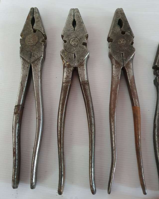 11 X Vintage Pliers collection. One bid for all.
