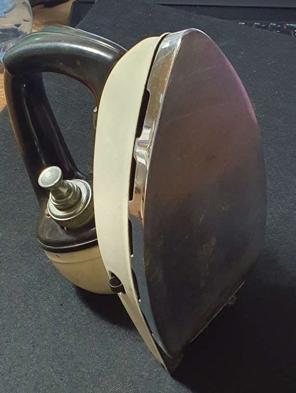Antique TILLEY PARAFFIN IRON Model DN250. Exceptional condition.