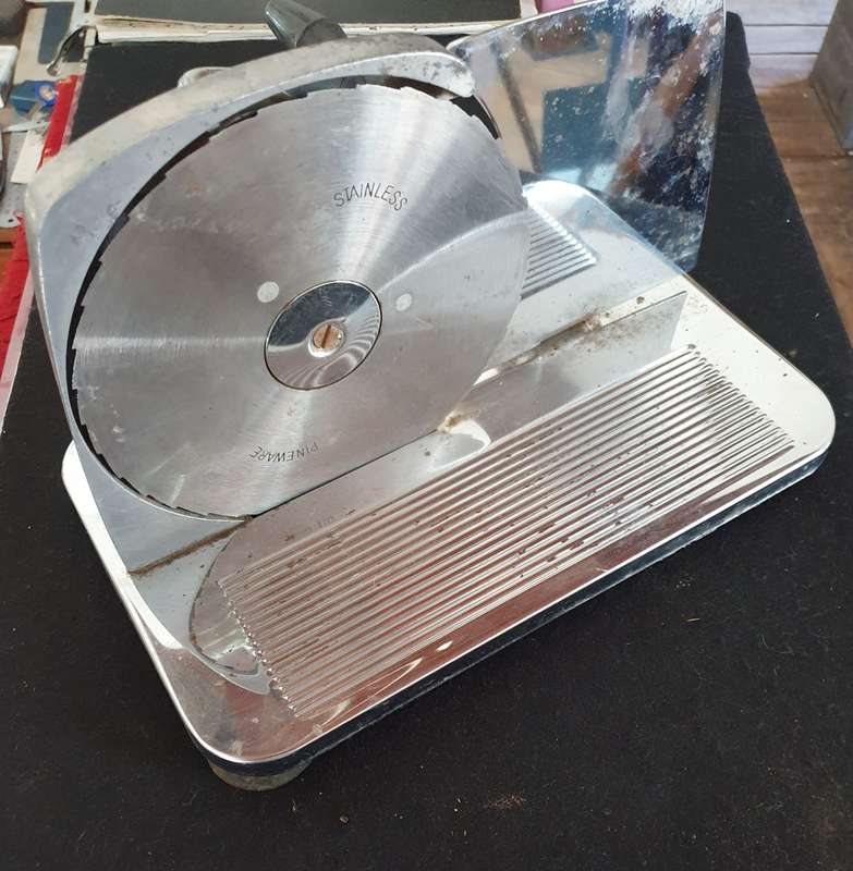 VINTAGE PINEWARE BREAD / MEAT SLICER.  90 X MORE LOTS SAME AUCTION !!