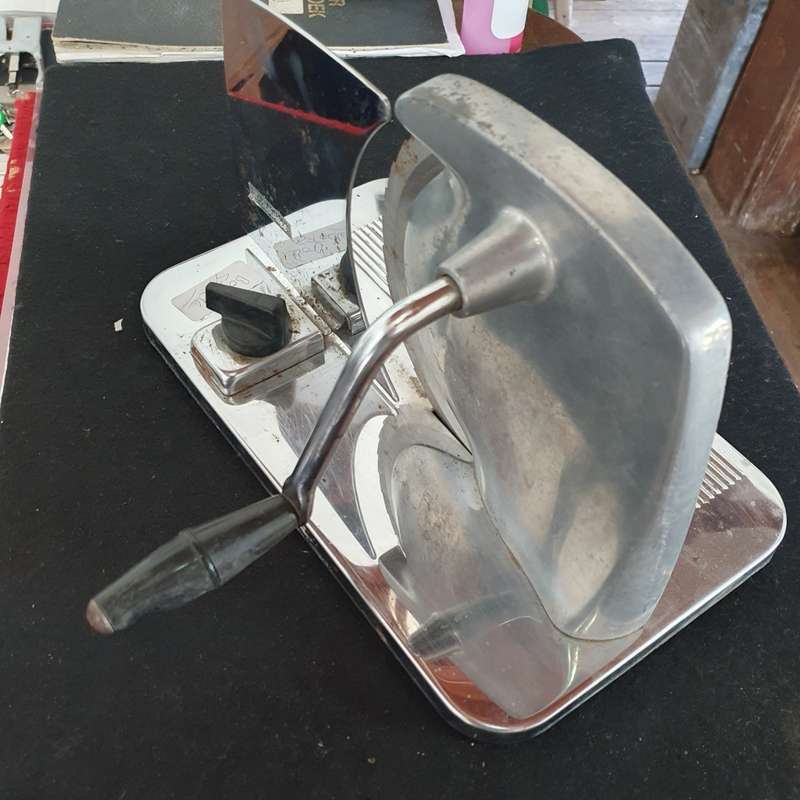 VINTAGE PINEWARE BREAD / MEAT SLICER.  90 X MORE LOTS SAME AUCTION !!