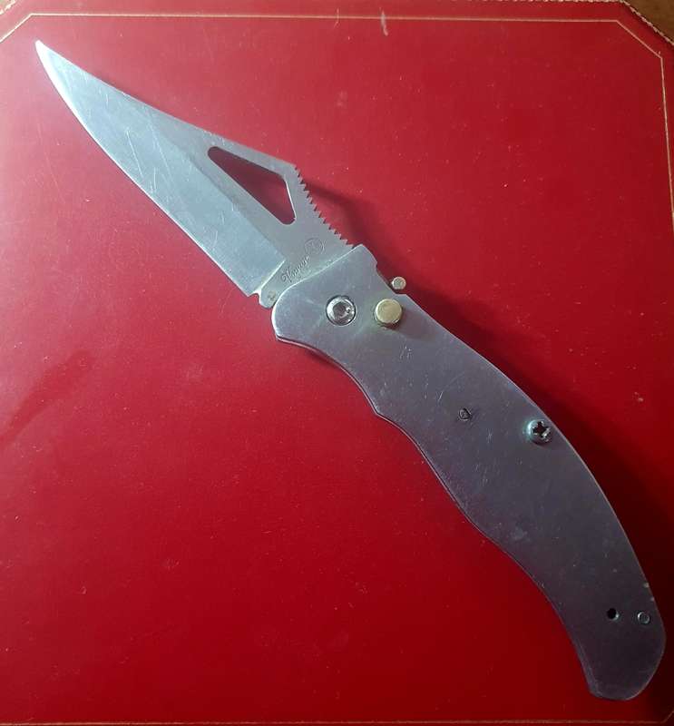VOYAGE STAINLESS FOLDING KNIFE WITH BELT CLIP. 20CM LONG.