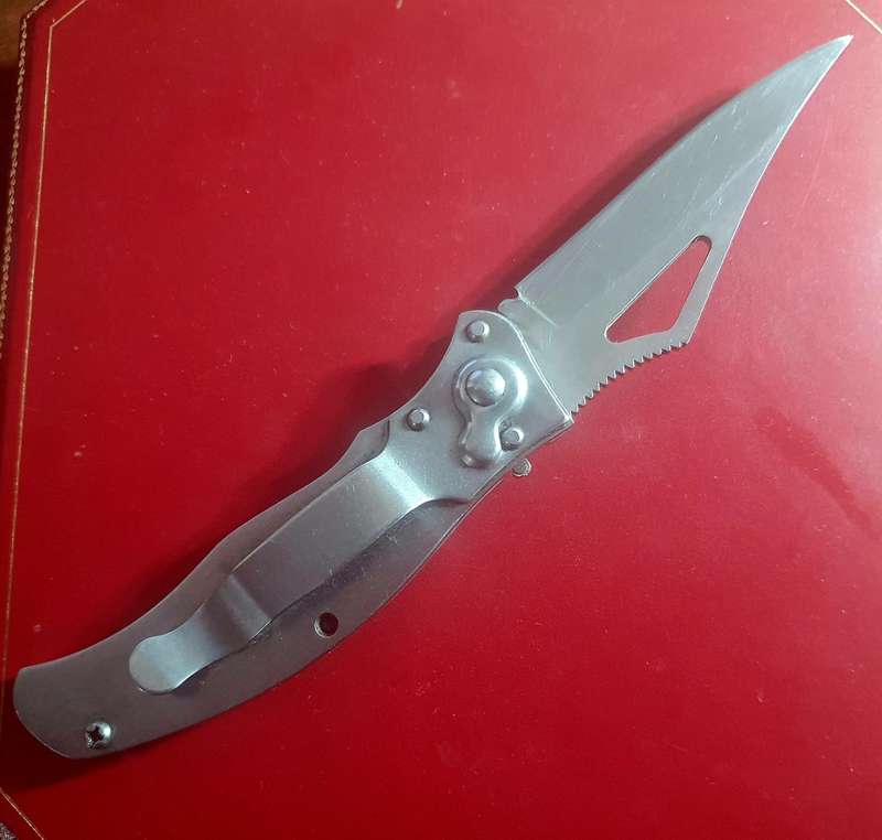 VOYAGE STAINLESS FOLDING KNIFE WITH BELT CLIP. 20CM LONG.