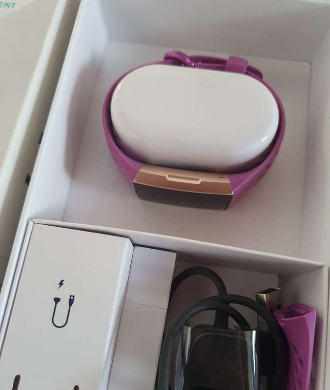 FITBIT CHARGE 3 ADVANCED FITNESS TRACKER
