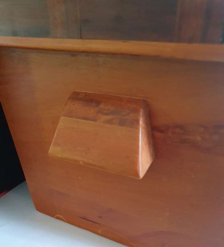 ANTIQUE SOLID YELLOW WOOD BIG HARBERDASHERY KIST. 52CM LONG . REMOVABLE SHELF