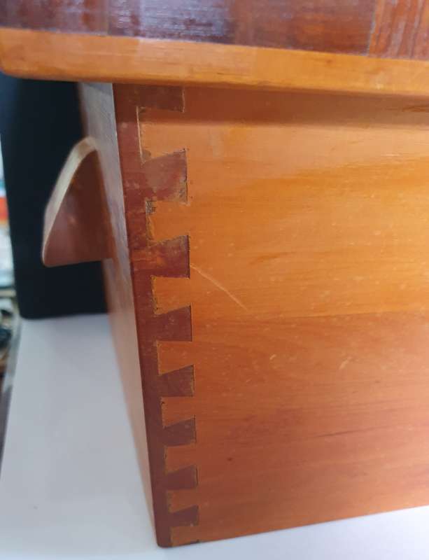 ANTIQUE SOLID YELLOW WOOD BIG HARBERDASHERY KIST. 52CM LONG . REMOVABLE SHELF