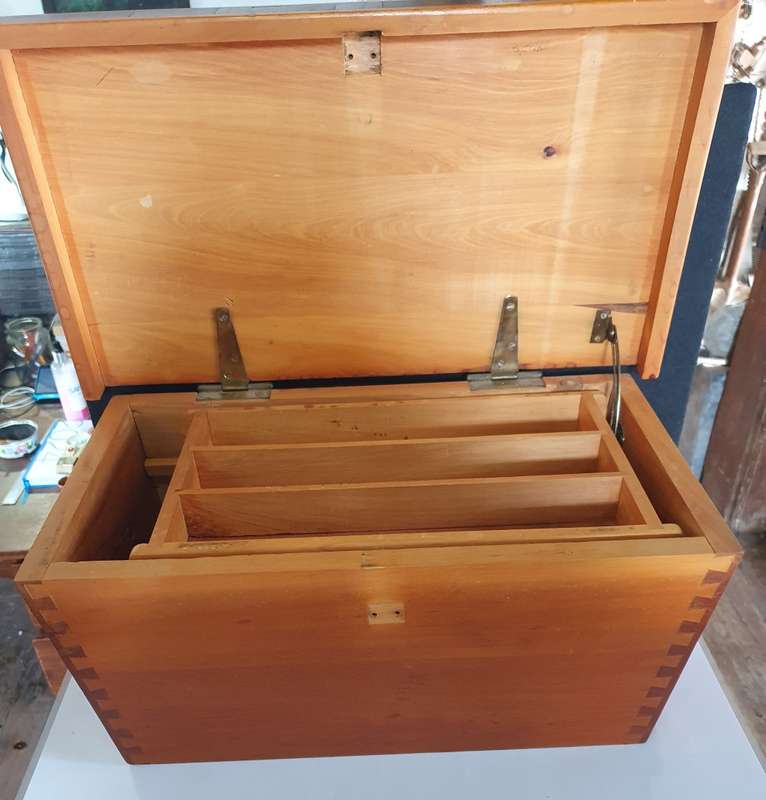 ANTIQUE SOLID YELLOW WOOD BIG HARBERDASHERY KIST. 52CM LONG . REMOVABLE SHELF