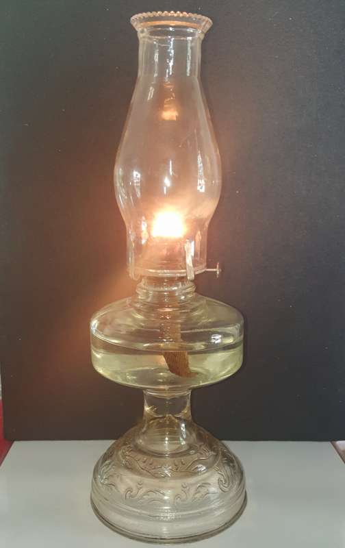 ANTIQUE HUGE 46CM HIGH PARAFFIN LAMP. STUNNING DETAIL !!