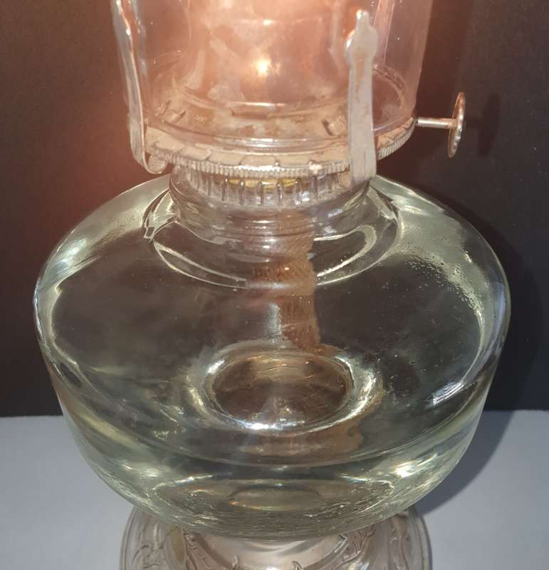 ANTIQUE HUGE 46CM HIGH PARAFFIN LAMP. STUNNING DETAIL !!