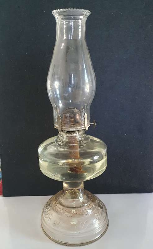 ANTIQUE HUGE 46CM HIGH PARAFFIN LAMP. STUNNING DETAIL !!