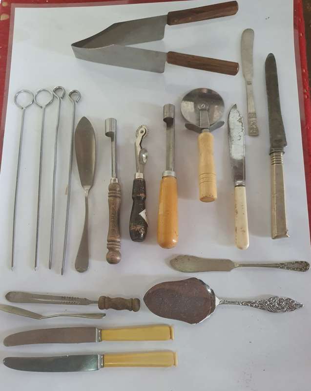 JOBLOT ANTIQUE TO VINTAGE KITCHENALIA . 19 PIECES. ONE BID FOR ALL.