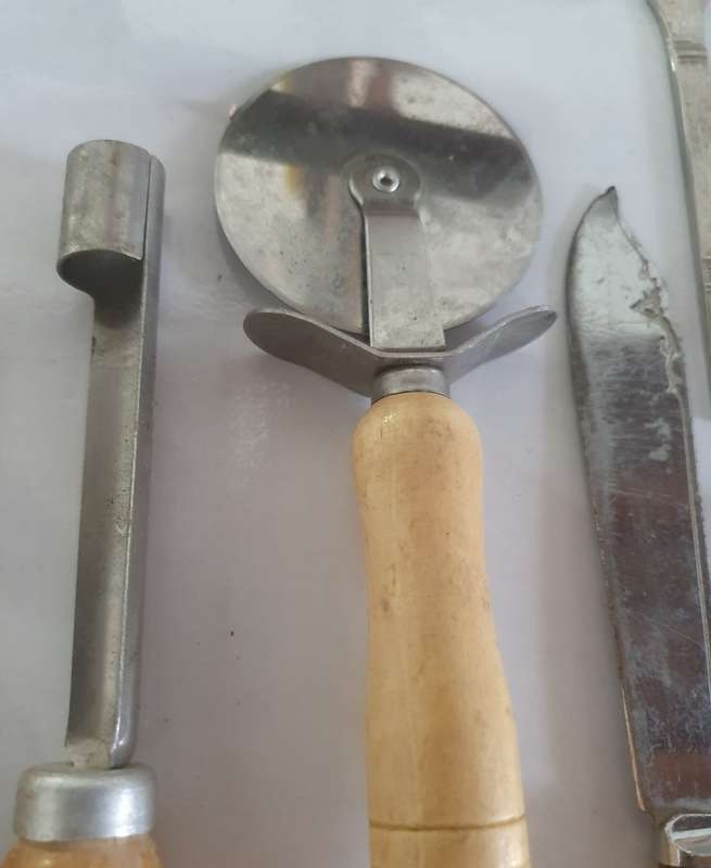 JOBLOT ANTIQUE TO VINTAGE KITCHENALIA . 19 PIECES. ONE BID FOR ALL.