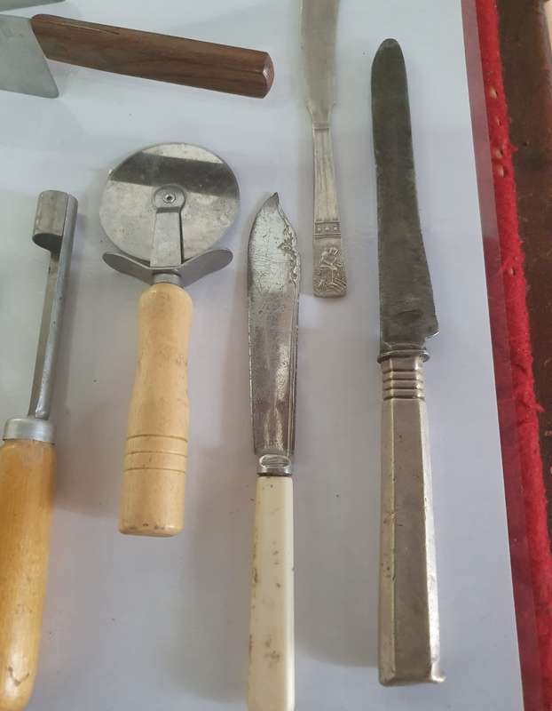 JOBLOT ANTIQUE TO VINTAGE KITCHENALIA . 19 PIECES. ONE BID FOR ALL.