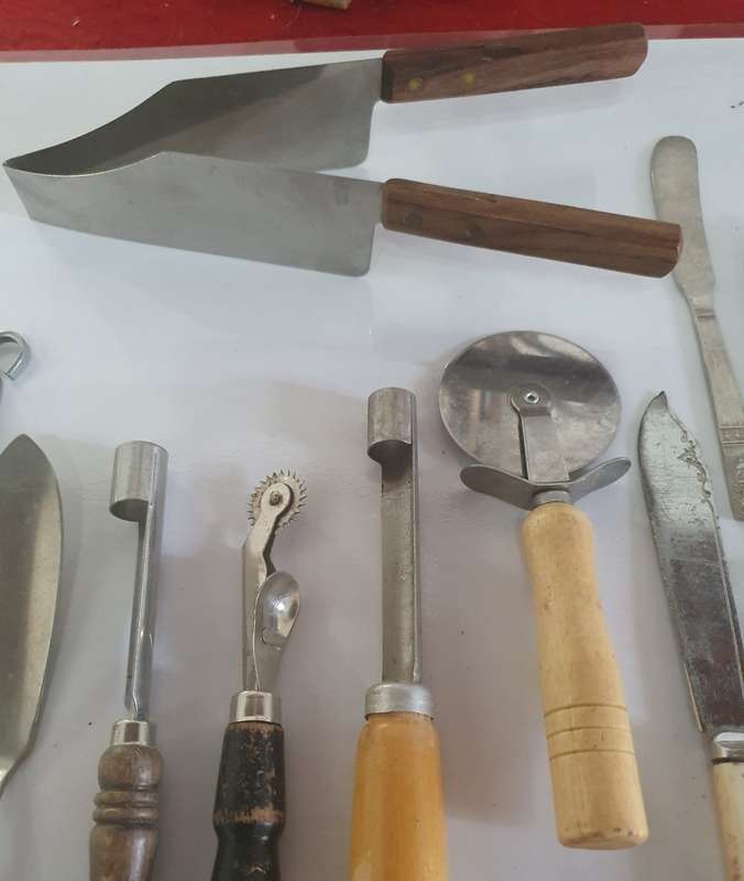 JOBLOT ANTIQUE TO VINTAGE KITCHENALIA . 19 PIECES. ONE BID FOR ALL.