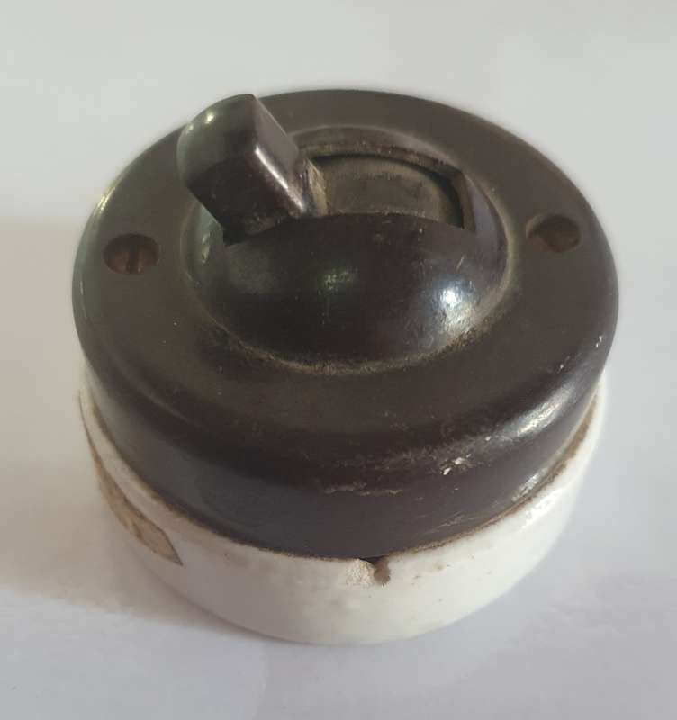 3 X ANTIQUE LIGHT SWITCHES. 1 X BRASS AND PORCELAIN 2 X BAKELITE AND PORCELIAN. ONE BID FOR ALL.