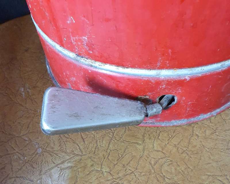 VINTAGE KROST STEELWARE METAL PEDAL KITCHEN DUSTBIN . 42CM HIGH