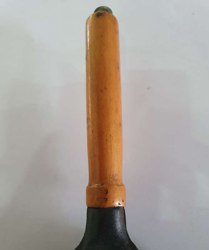 VINTAGE BIG THICK CAST IRON GRILL PAN.
