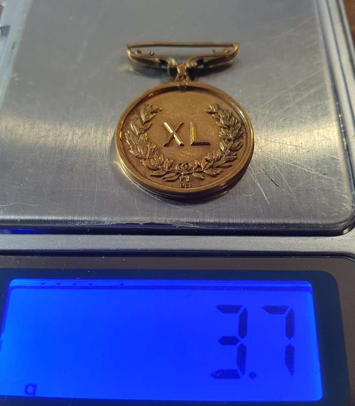 9 CT GOLD MEDAL 40 YEARS FOR DISTINGUISHED CONDUCT AND LOYAL SERVICE. SADF. MINIATURE. 3.7 GRAMS.