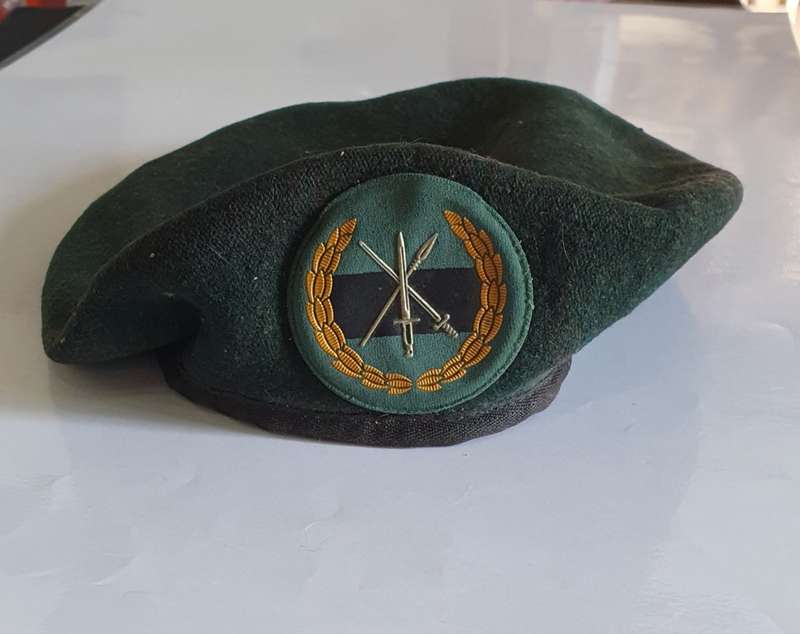 3 SAI BERET AND BADGE.  SIZE 59.