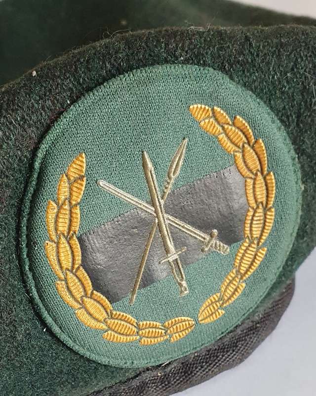 3 SAI BERET AND BADGE.  SIZE 59.