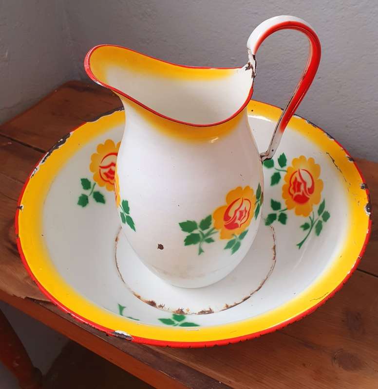 ANTIQUE ENAMEL WASHING BASIN AND WATER JUG. YUGOSLAVIA.