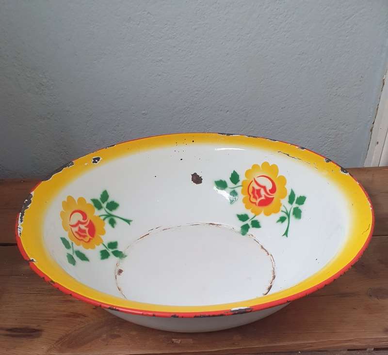ANTIQUE ENAMEL WASHING BASIN AND WATER JUG. YUGOSLAVIA.
