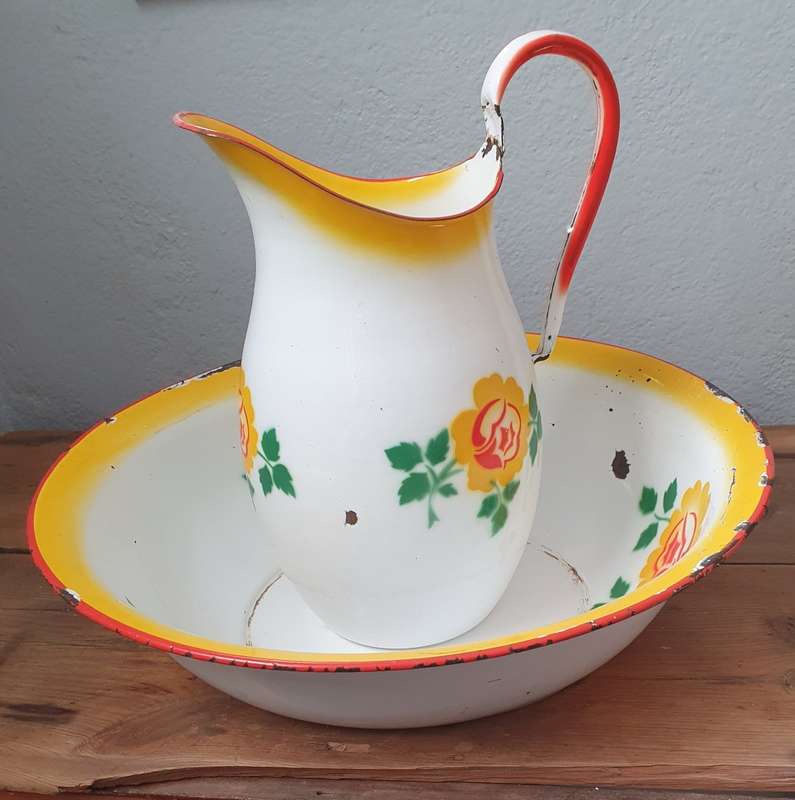 ANTIQUE ENAMEL WASHING BASIN AND WATER JUG. YUGOSLAVIA.