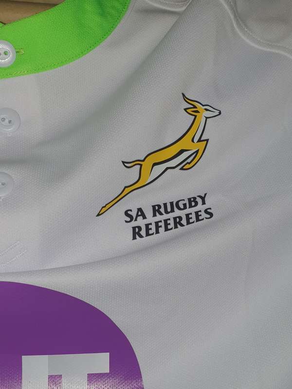 OFFICIAL S.A.RUGBY REFEREES SHIRT ( XL ) PLUS PAIR OF SOCKS . AS NEW. ASICS.