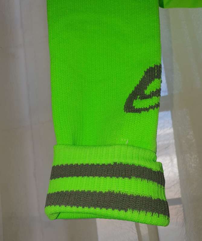 OFFICIAL S.A.RUGBY REFEREES SHIRT ( XL ) PLUS PAIR OF SOCKS . AS NEW. ASICS.