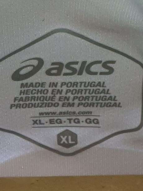 OFFICIAL S.A.RUGBY REFEREES SHIRT ( XL ) PLUS PAIR OF SOCKS . AS NEW. ASICS.