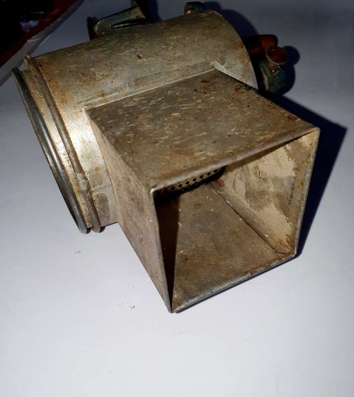ANTIQUE CHEESE / FOOD GRATER. CAST IRON AND METAL. ORIGINAL AND WORKING !!