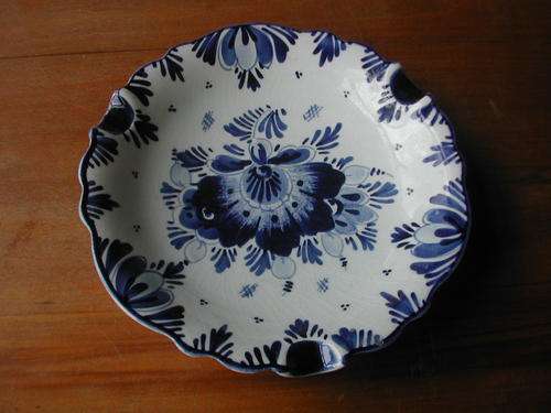 VINTAGE DELFT HAND PAINTED ASHTRAY.