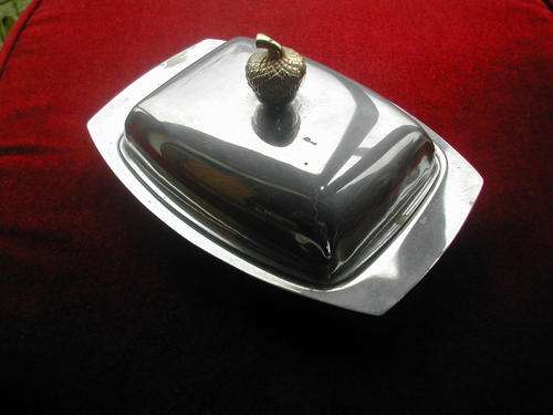 SILVER PLATED BUTTER DISH WITH LID. ANTIQUE.