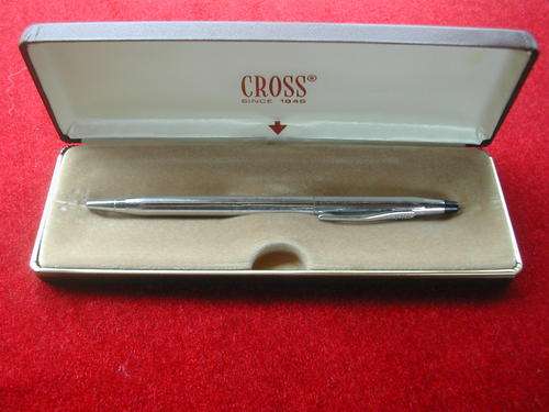 CROSS POLISHED STEEL PEN. WITH CASE.