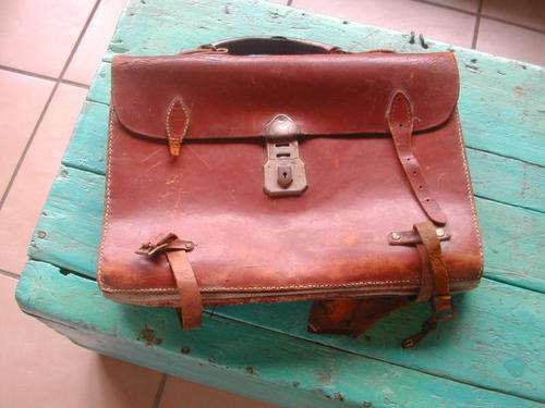 VINTAGE LEATHER BRIEFCASE. MADE FROM THICK LEATHER!!!