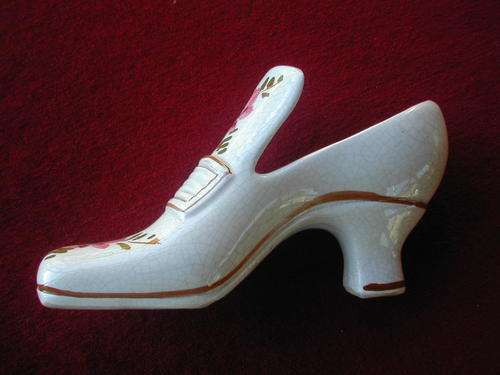 ANTIQUE BEAUTIFULL PORCELAIN SHOE!!  FINE DETAIL