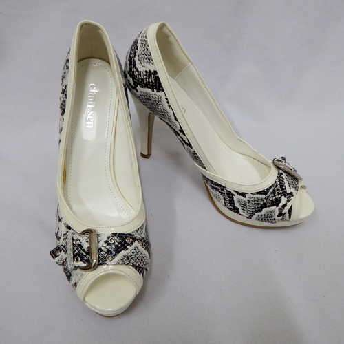 Brand new pair of Chun.Sen snake skin print high heels - Size: 40