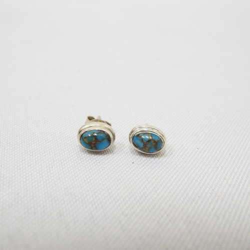 Silver stud earrings  - Weights: 1.7g