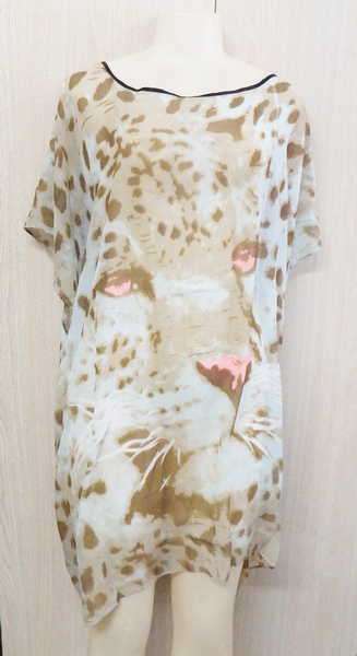 Ladies loose sleeveless top with leopard print