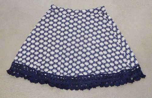 Beautiful skirt with crochet - Waist 38 cm - Length 52 cm