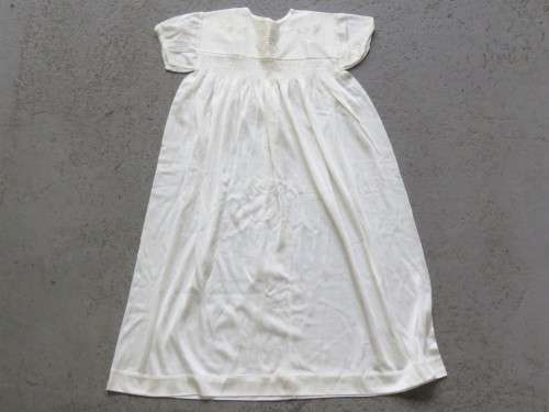 Vintage Christening dress with embroidery - Beautiful item - Length 66cm - armpit to armpit: 24cm