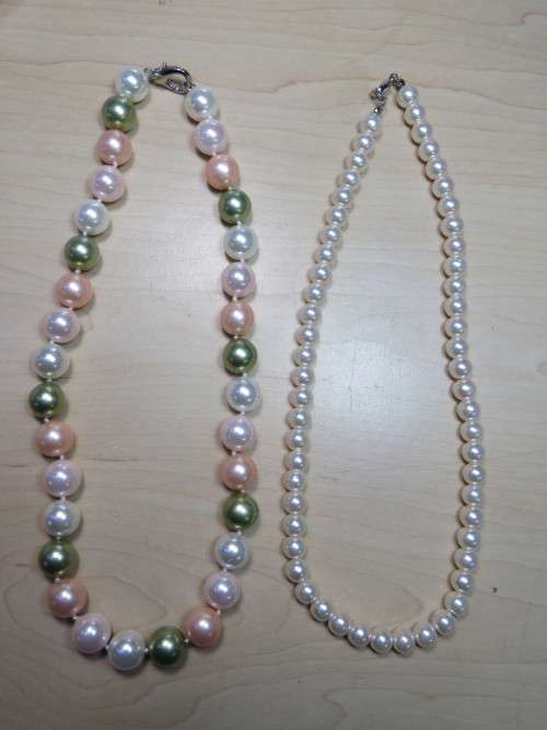 Lot of 2 costume jewellery imitation pearls necklaces