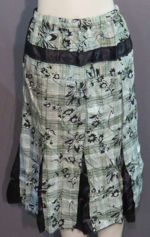 Brand new Peony fashion skirt - Size S/M
