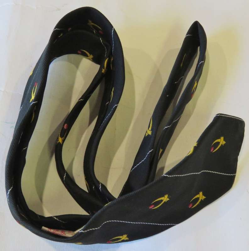 Vintage tie with cricket logo - Length 129 cm