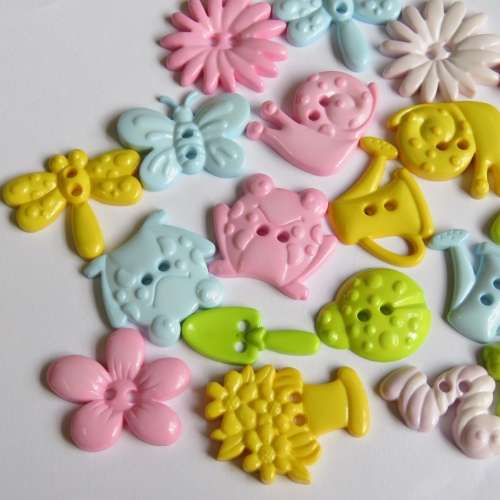 Lot of 20 different garden theme buttons - Pastel colours