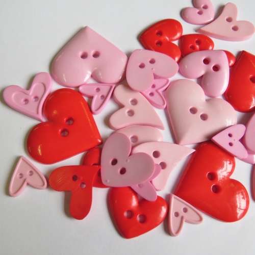 30 + pink and red heart shaped buttons - Different sizes