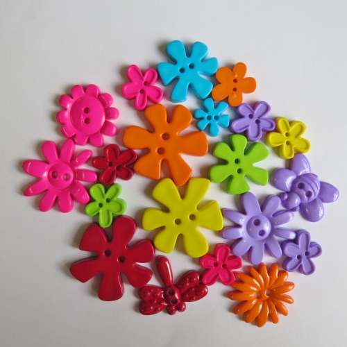 Lot of 19 colourful flower buttons