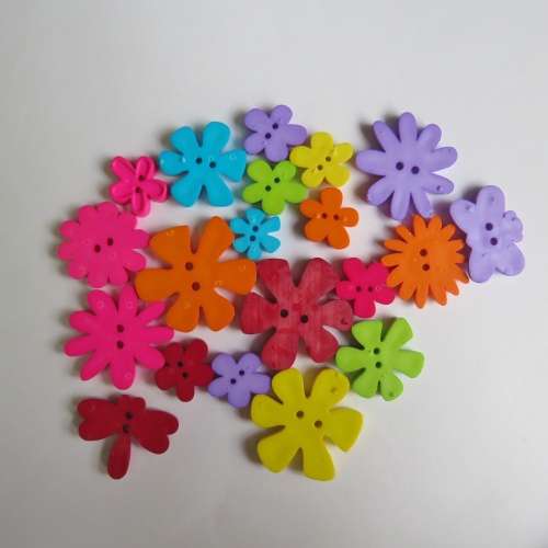 Lot of 19 colourful flower buttons