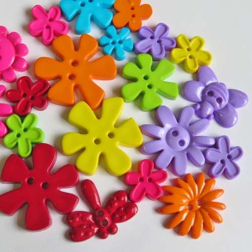 Lot of 19 colourful flower buttons