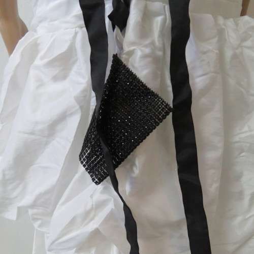 Wedding dress with black lace - Size: adjustable - Length: 135cm