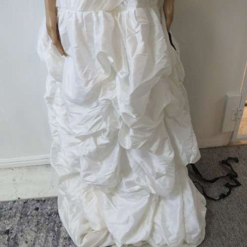 Wedding dress with black lace - Size: adjustable - Length: 135cm